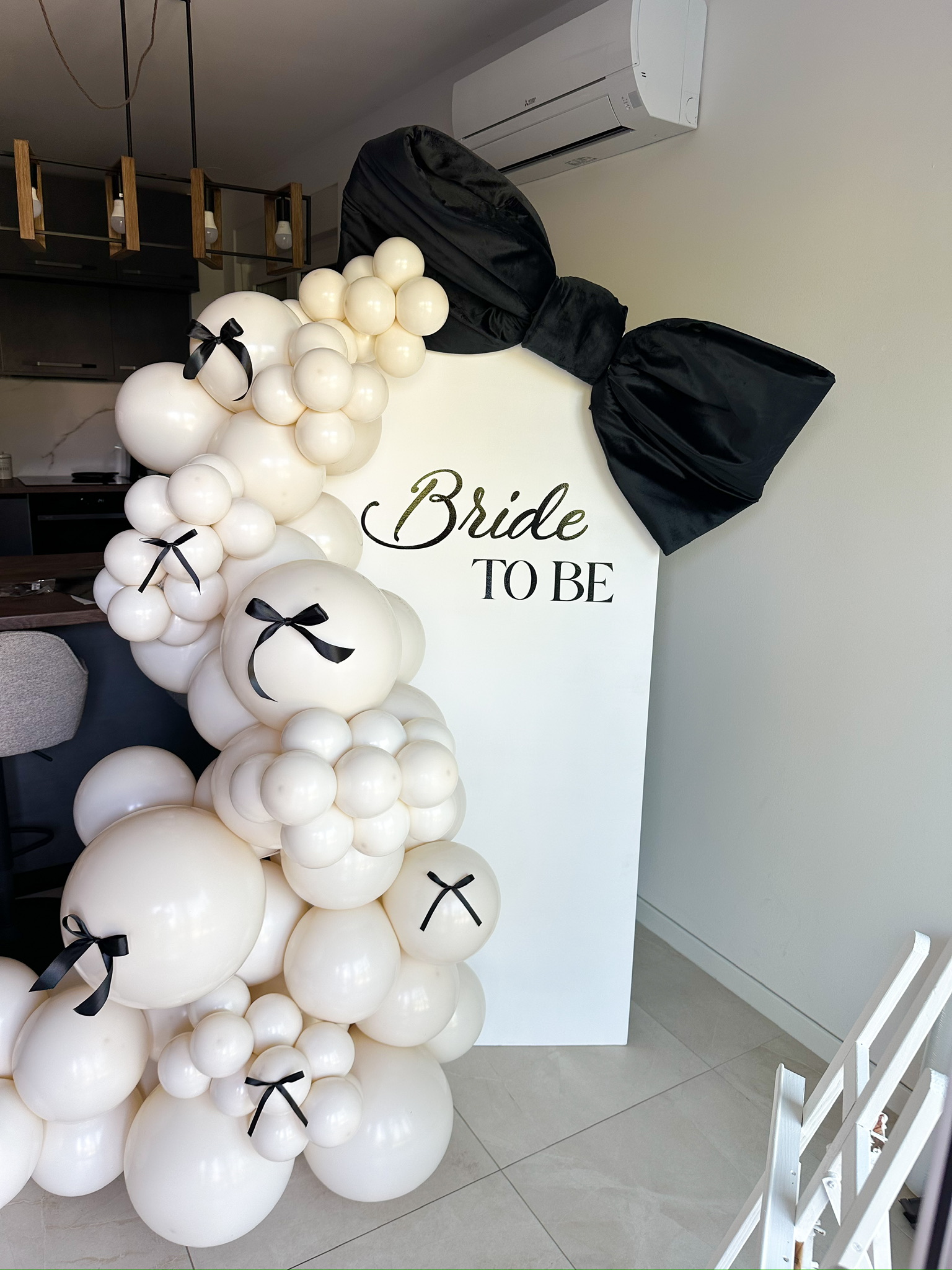 Bride to be crno bijela