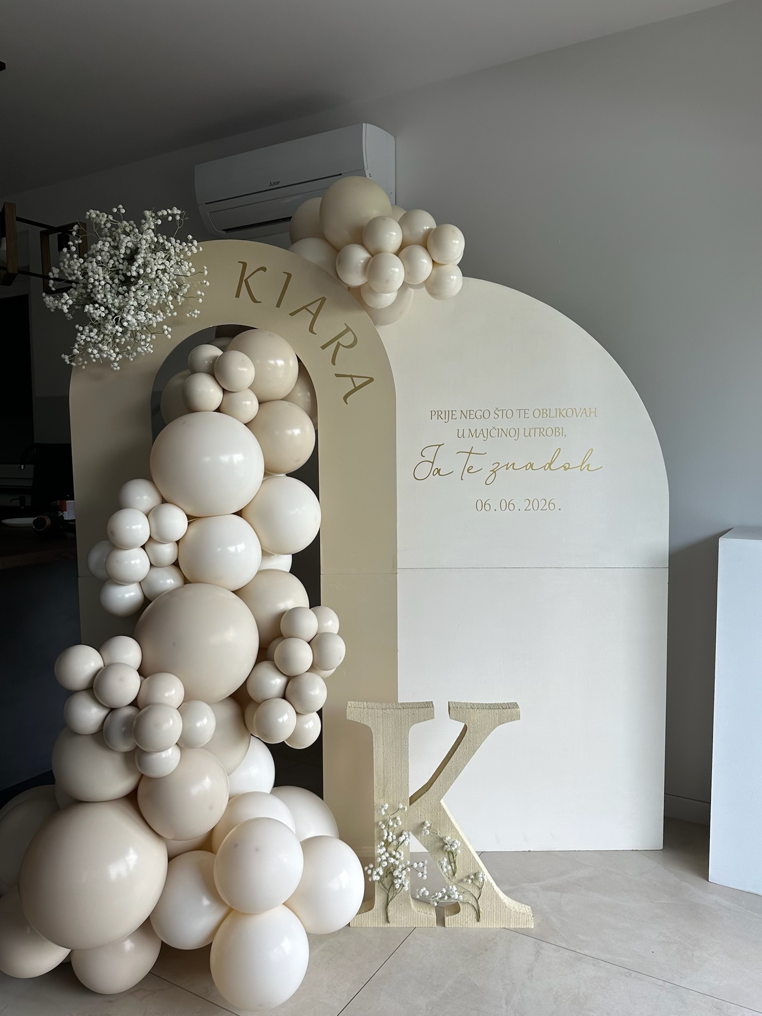 Elegantna krema dekoracija Kiara